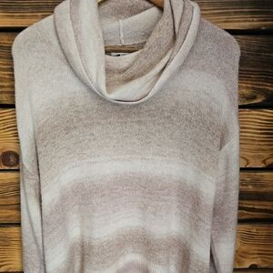 Ladies American Eagle sweater